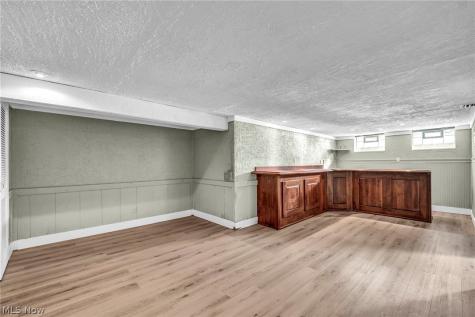 7198 Greenleaf Avenue Parma OH 44130