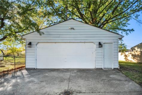 7198 Greenleaf Avenue Parma OH 44130