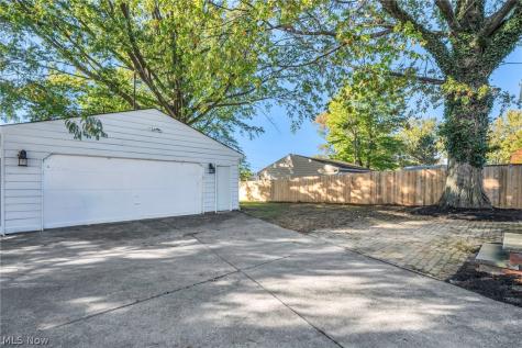 7198 Greenleaf Avenue Parma OH 44130