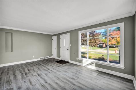 7198 Greenleaf Avenue Parma OH 44130