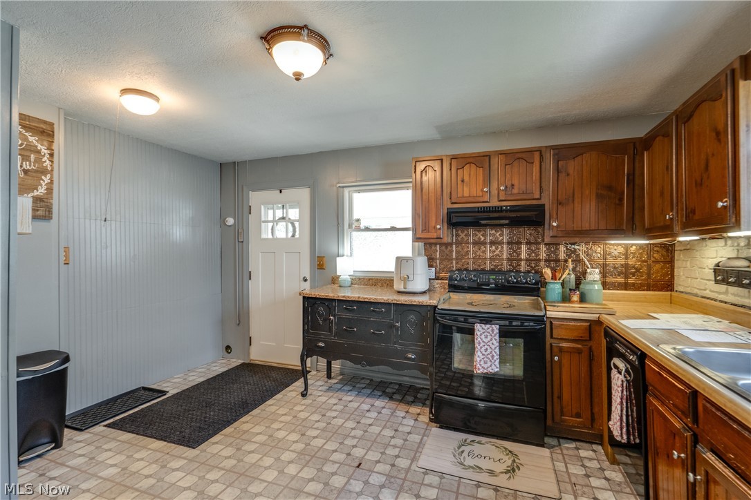 2313 Bollinger Avenue NE Canton OH 44705