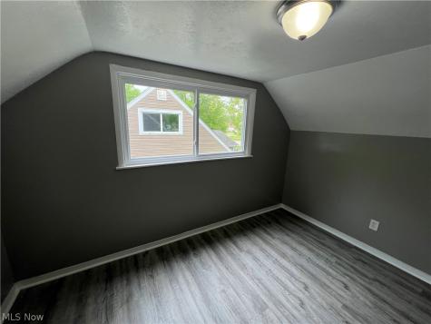 633 Blossom Drive Lorain OH 44052
