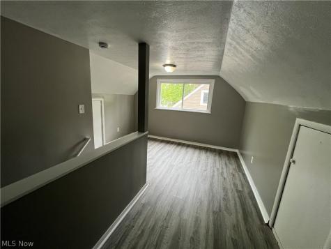 633 Blossom Drive Lorain OH 44052