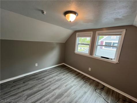 633 Blossom Drive Lorain OH 44052