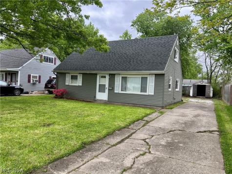 633 Blossom Drive Lorain OH 44052