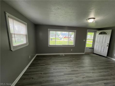 633 Blossom Drive Lorain OH 44052