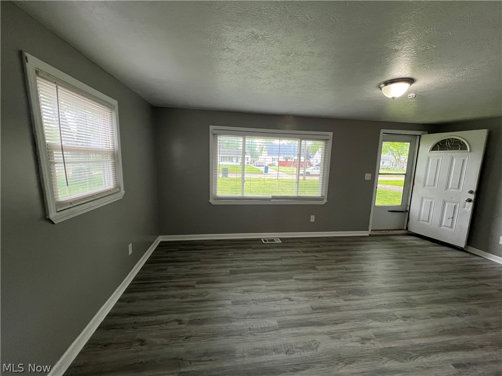 633 Blossom Drive Lorain OH 44052