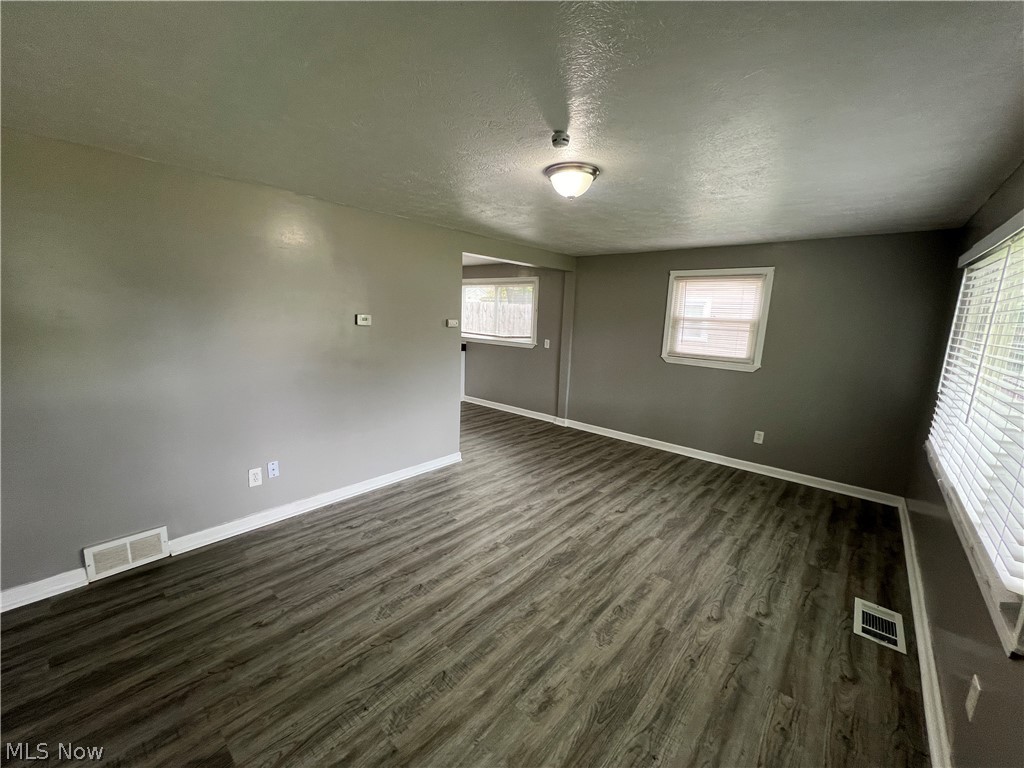 633 Blossom Drive Lorain OH 44052
