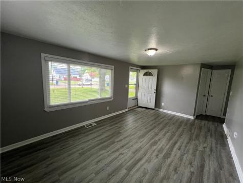 633 Blossom Drive Lorain OH 44052