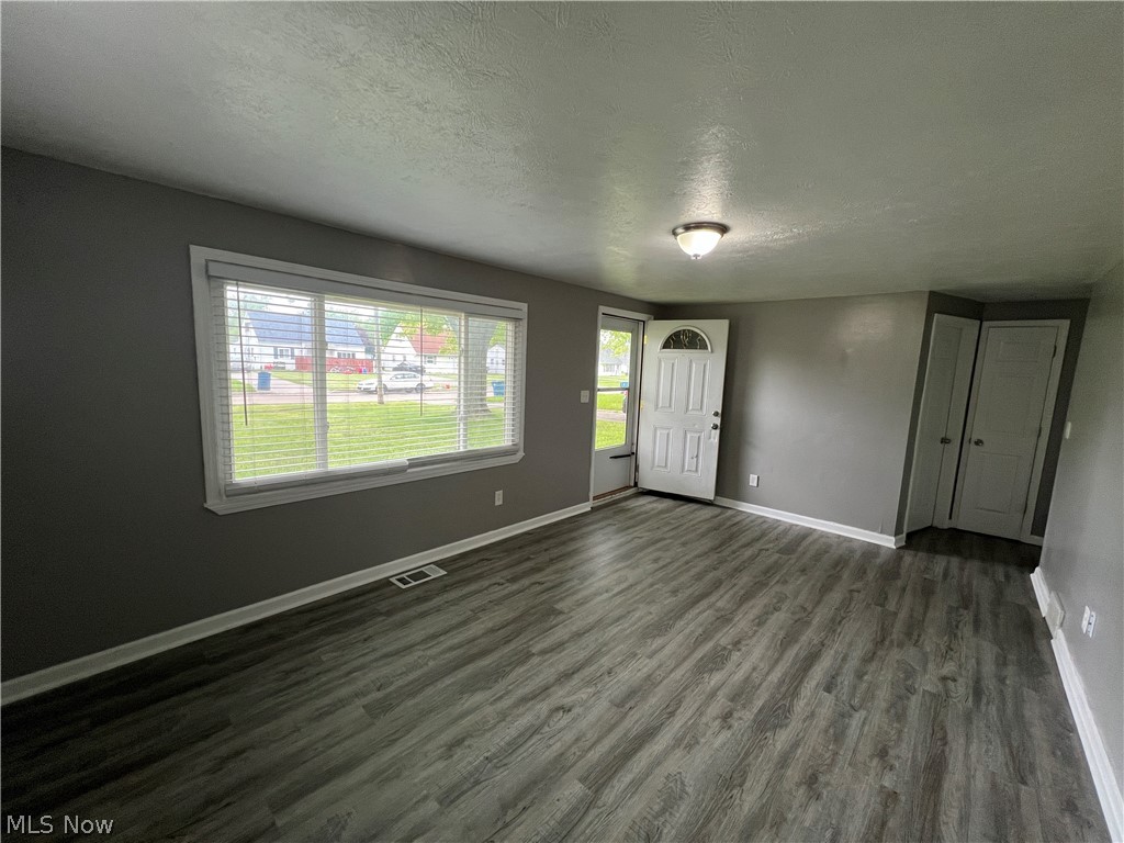 633 Blossom Drive Lorain OH 44052