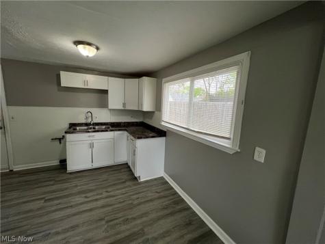 633 Blossom Drive Lorain OH 44052