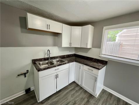 633 Blossom Drive Lorain OH 44052