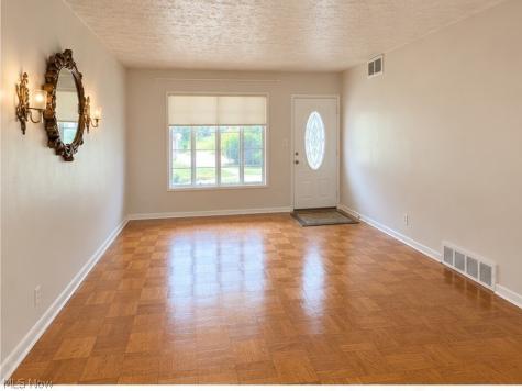 569 Hemlock Drive Euclid OH 44132