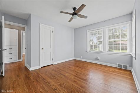 1042 Kingsway Street Alliance OH 44601