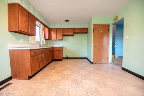 6498 Edgehurst Drive Brook Park OH 44142