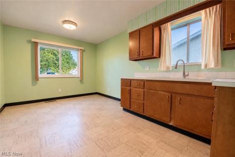 6498 Edgehurst Drive Brook Park OH 44142