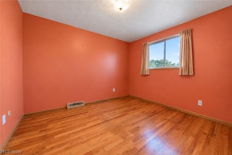 6498 Edgehurst Drive Brook Park OH 44142