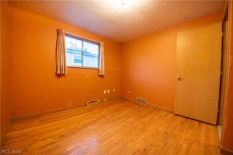6498 Edgehurst Drive Brook Park OH 44142