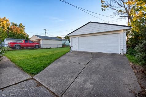 6498 Edgehurst Drive Brook Park OH 44142
