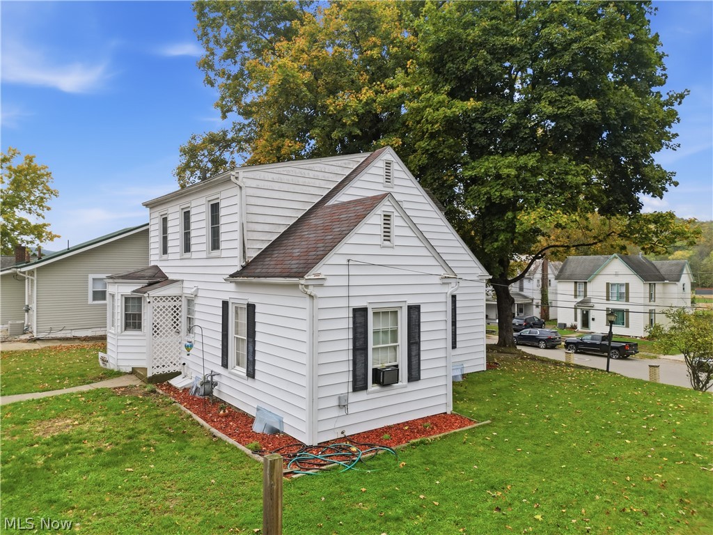 373 Cross Street Newcomerstown OH 43832
