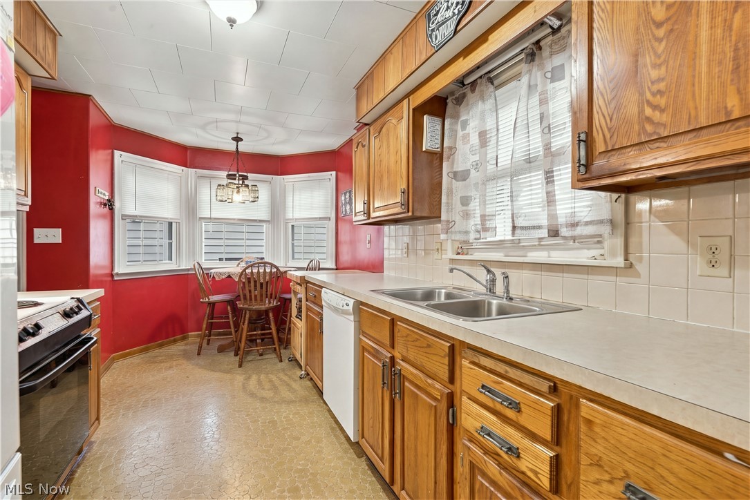 373 Cross Street Newcomerstown OH 43832