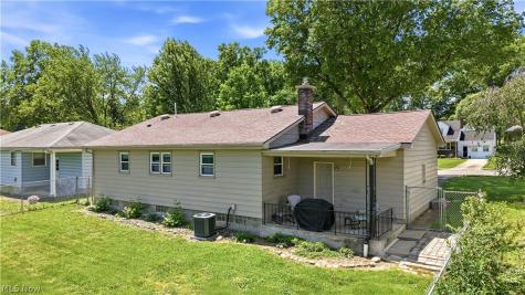 3815 Loma Vista Drive Youngstown OH 44511