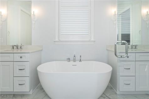 300 Woodridge Lane Moreland Hills OH 44022