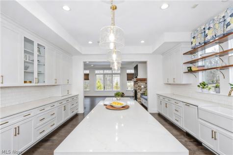 300 Woodridge Lane Moreland Hills OH 44022