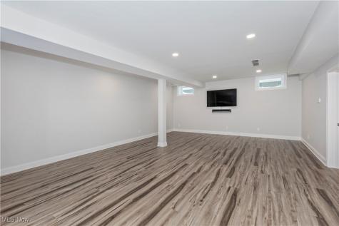 300 Woodridge Lane Moreland Hills OH 44022