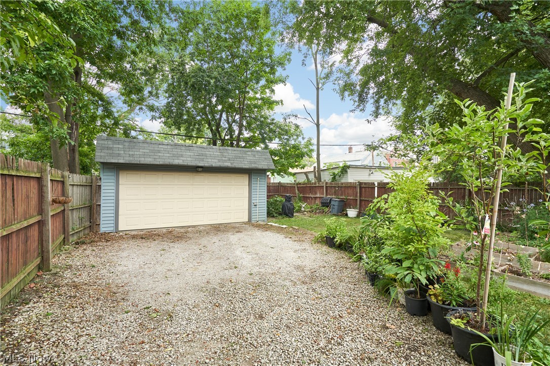 1438 Newman Avenue Lakewood OH 44107