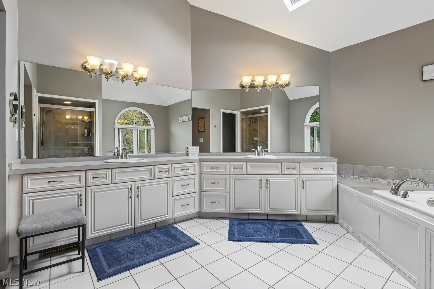 3685 Cinnamon Way Westlake OH 44145