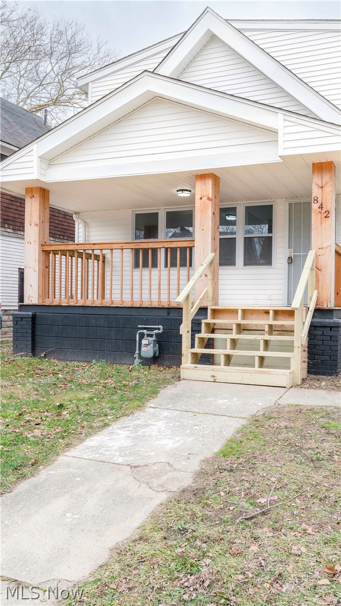 842 E 144th Street Cleveland OH 44110