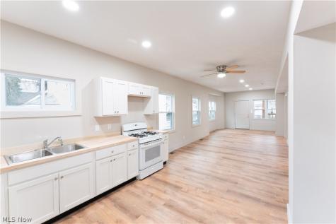 842 E 144th Street Cleveland OH 44110