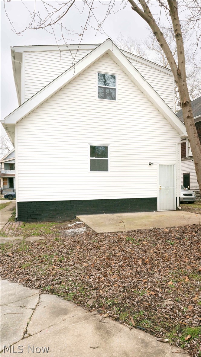 842 E 144th Street Cleveland OH 44110