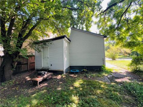 9407 Benham Avenue Cleveland OH 44105