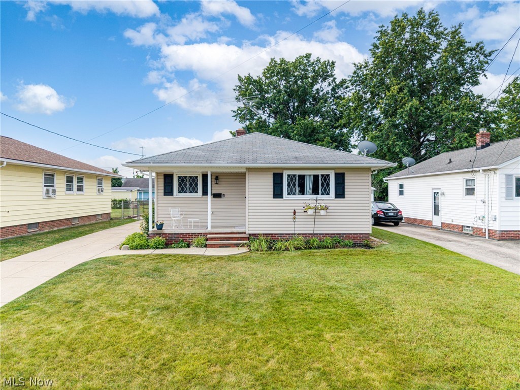 24880 Stephen Avenue Euclid OH 44123