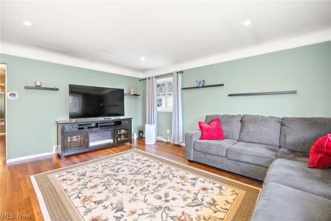 24880 Stephen Avenue Euclid OH 44123