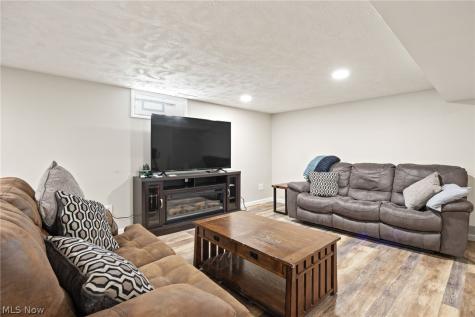 24880 Stephen Avenue Euclid OH 44123