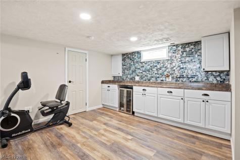 24880 Stephen Avenue Euclid OH 44123