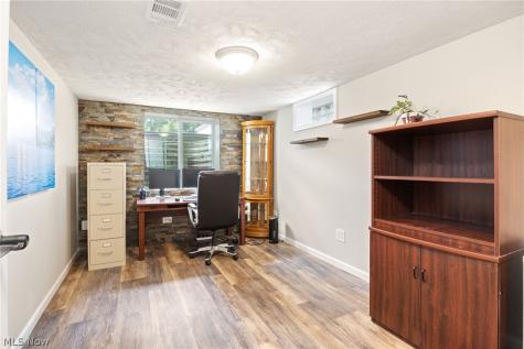 24880 Stephen Avenue Euclid OH 44123