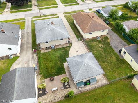 24880 Stephen Avenue Euclid OH 44123