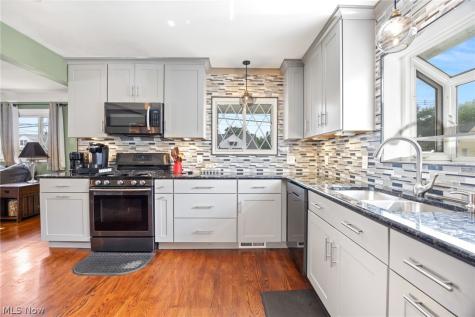 24880 Stephen Avenue Euclid OH 44123