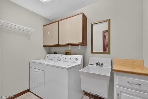 2935 Cherrywood Circle NW Massillon OH 44646