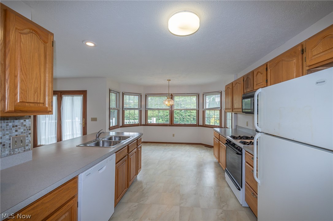 3233 Bramblewood Way Avon OH 44011
