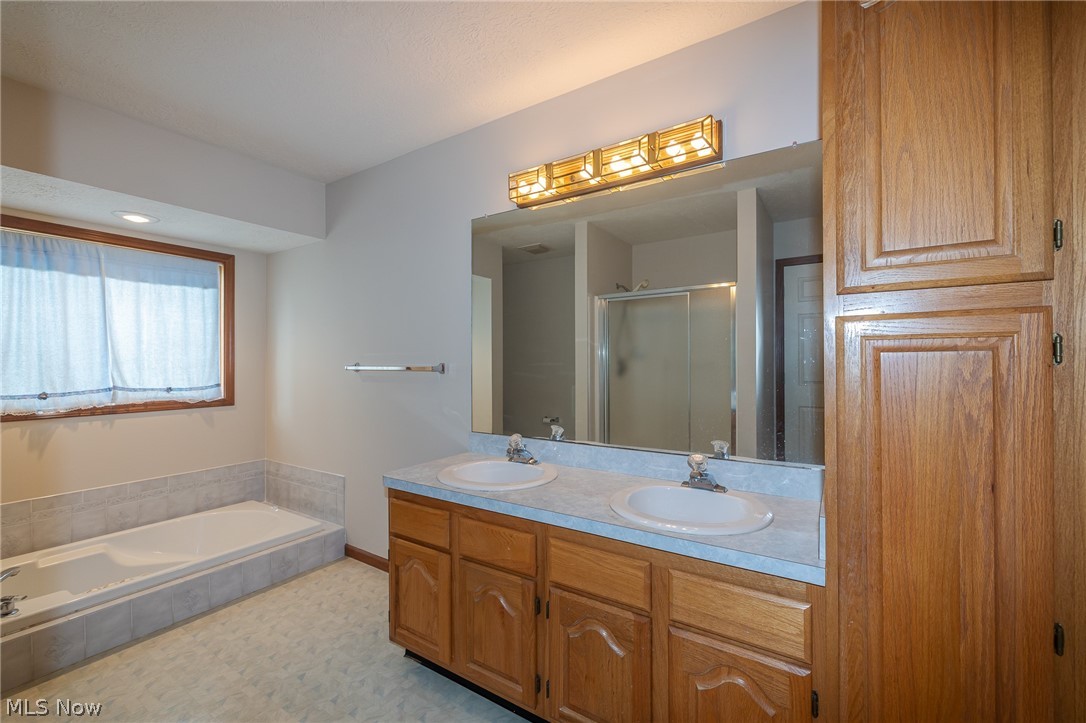 3233 Bramblewood Way Avon OH 44011