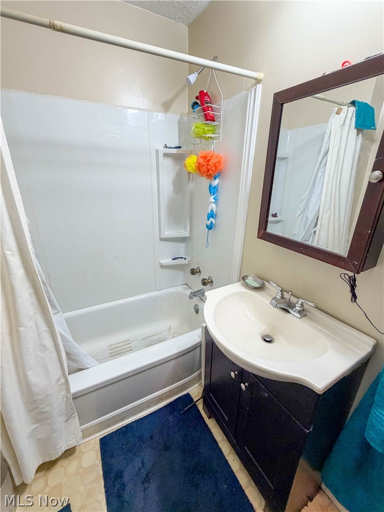 174 Gordon Avenue Campbell OH 44405