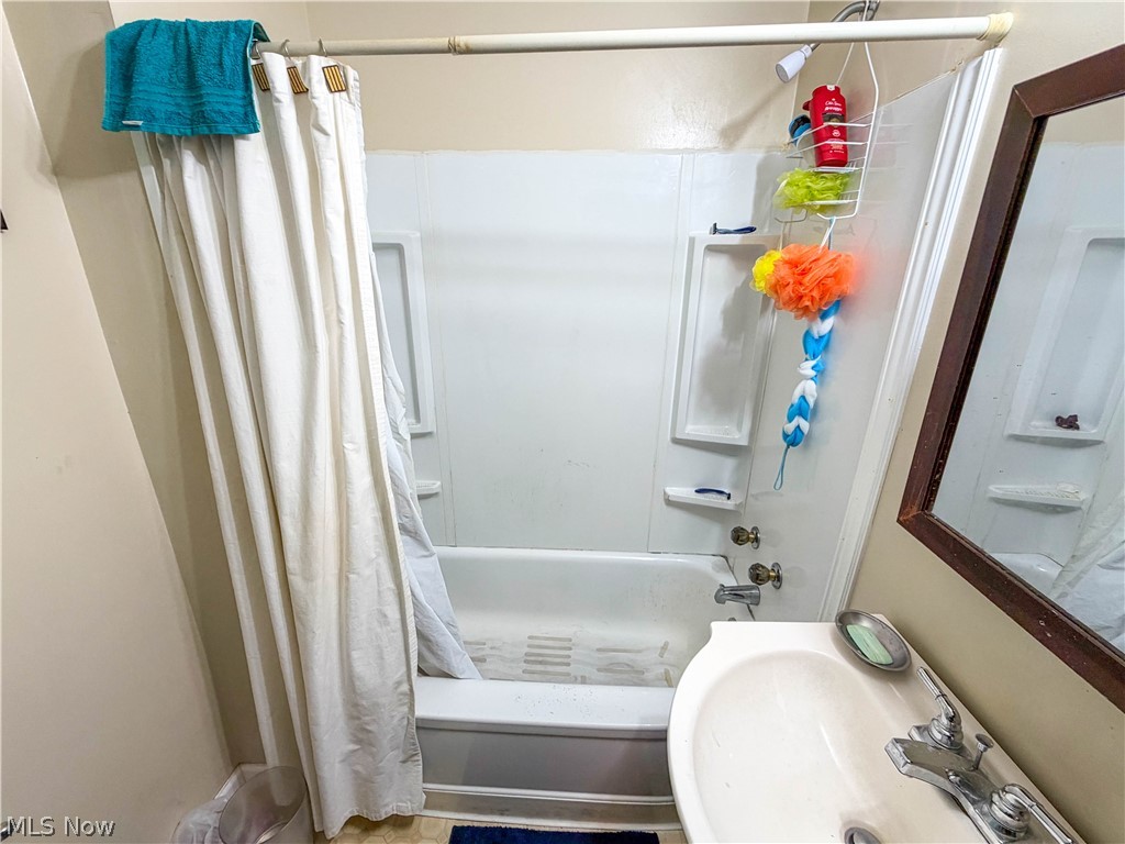 174 Gordon Avenue Campbell OH 44405