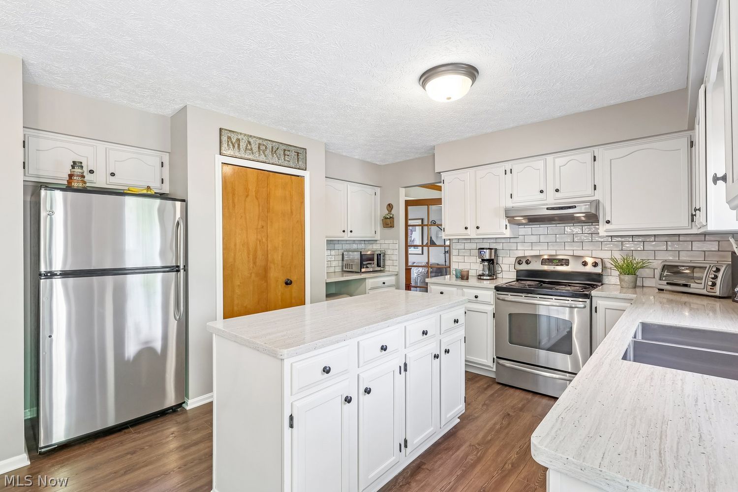 19585 Castletown Drive Strongsville OH 44136