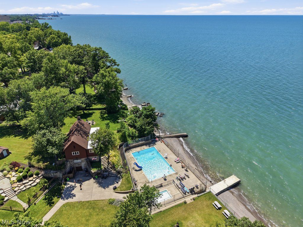 19691 Lake Shore Boulevard Cleveland OH 44119