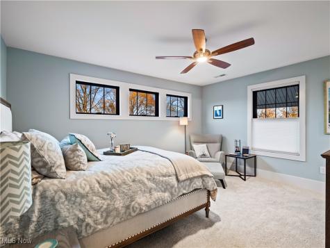 17788 Edgewater Drive Lakewood OH 44107
